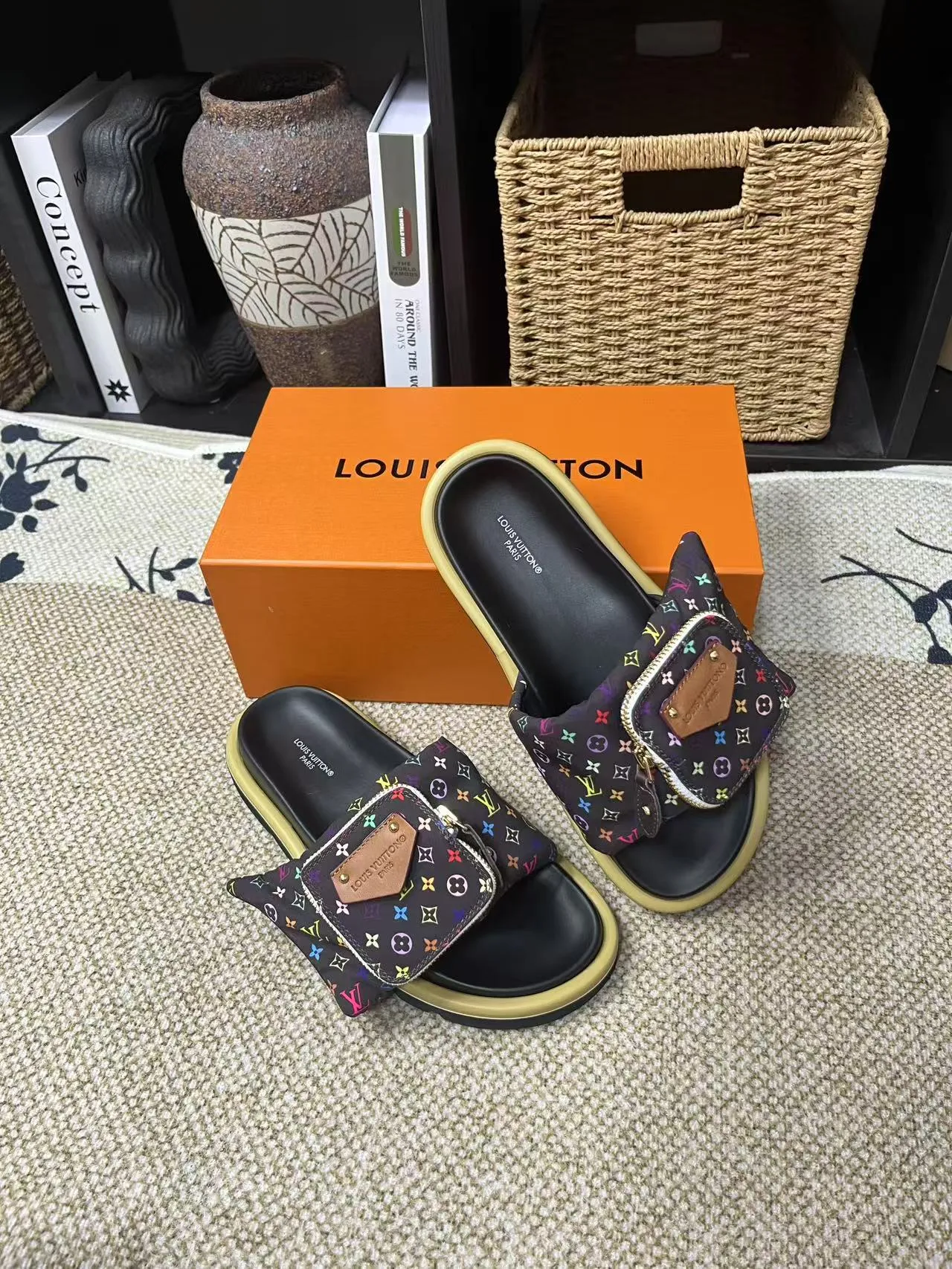 P380 yuan LV Louis Vuitton Full of high-end feel! A popular model among bloggers at home and abroad, it’s retro and fashionable, and looks stunning on your feet! Mainly recommended model on the official website★ ━━━━━ ЅᏇєєt ━━━━━ ▪️Upper: original calfskin ➕5D printing process ▪️Inner: imported mixed sheepskin ▪️Outsole: original molded foam outsole ▪️Size: Female 35-40 Men's 39-44 (women's 41 men's 45)